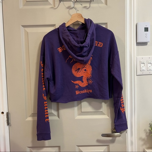 Long Sleeve Crop Top - Picture 2 of 4